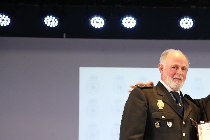 Nombramiento a Arcángel Azul como Socio de Honor de la Asociación Santo Ángel de la Policía del Puerto de Santa María (Cádiz), efectuado por su Presidente D. José María Rodríguez Montes
