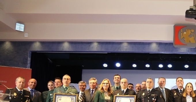 Foto de Familia de Condecorados y Galardonados